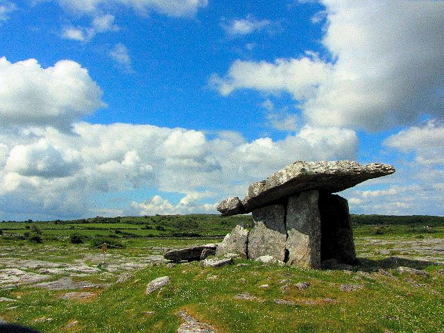 プールナブローン・ドルメン　バレン高原　アイルランド　Poulnabrone dolmen, The Burren, Ireland　 2009/06/06 Photo by Kohyuh
