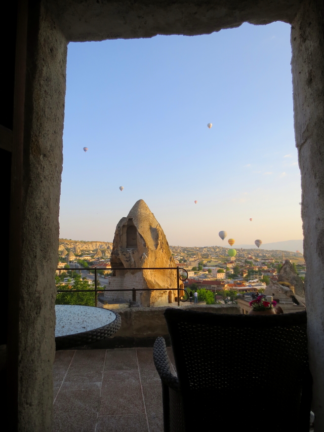 部屋の玄関からも　Cappadocia, Turkey　2015/06/08　Photo by Kohyuh