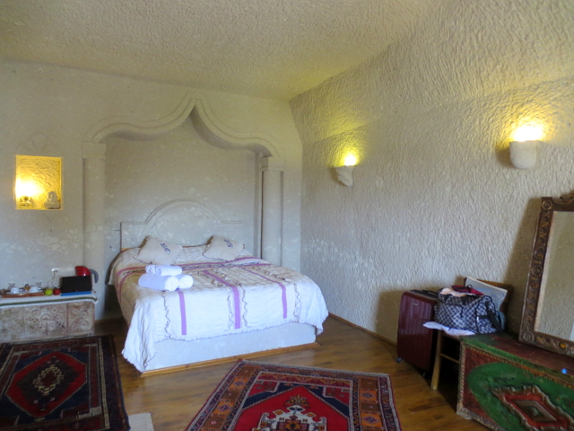 洞窟ホテルの部屋　Cappadocia, Turkey　2015/06/08　Photo by Kohyuh