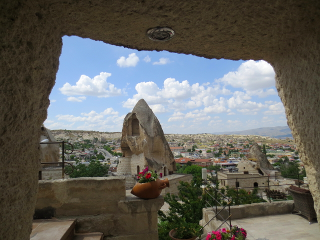玄関からの眺め　Cappadocia, Turkey　2015/06/08　Photo by Kohyuh