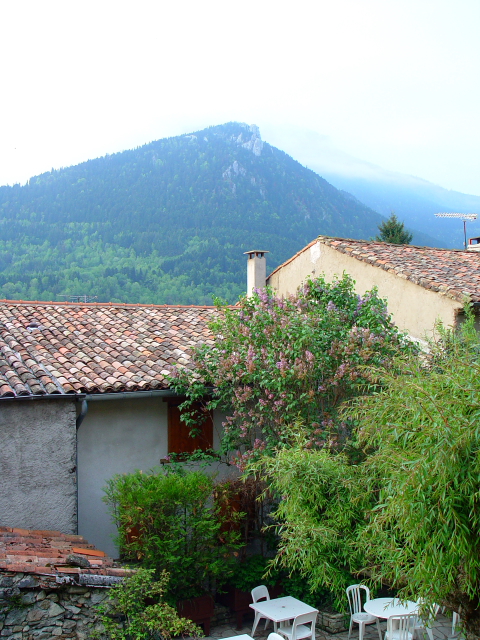 ペンションにて (4景-3) Montsegur, France 2005/05/20 Photo by Kohyuh ペンションにて (4景-3) Montsegur, France 2005/05/20 Photo by Kohyuh