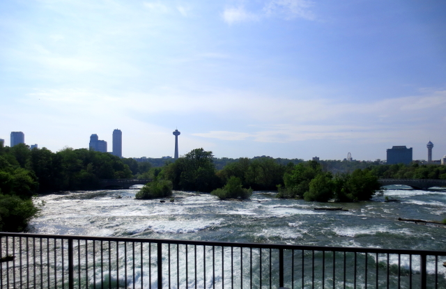 ナイアガラの滝 （１５景-8） ・・・ アメリカ側 ニューヨーク州　アメリカ Niagara Falls, NY, USA 2013/05/22　Photo by Kohyuh