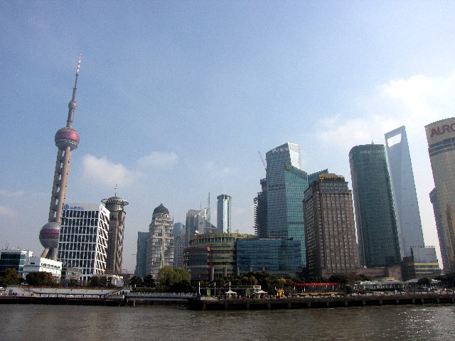 今も増殖を続ける高層ビル群　上海　Photo by Kohyuh　2010/01/06