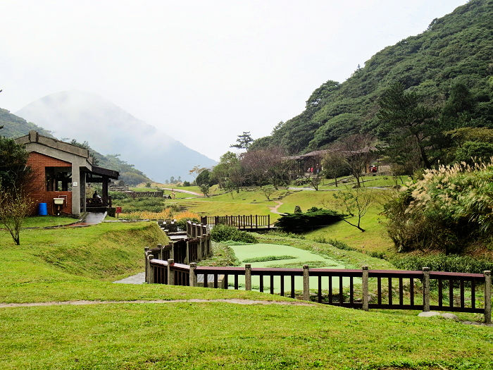 大屯自然公園の風景 (1)　Datun Natural Park　Yangmingshan National Park, Taiwan　2012/11/21　Photo by Kohyuh