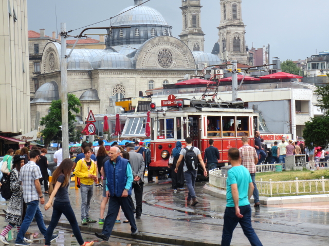 タクシム広場界隈街歩き 1　Taksim, Istanbul, Turkey　2015/06/05　Photo by Kohyuh