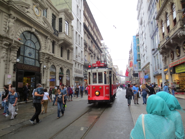 タクシム広場界隈街歩き 3　Taksim, Istanbul, Turkey　2015/06/05　Photo by Kohyuh
