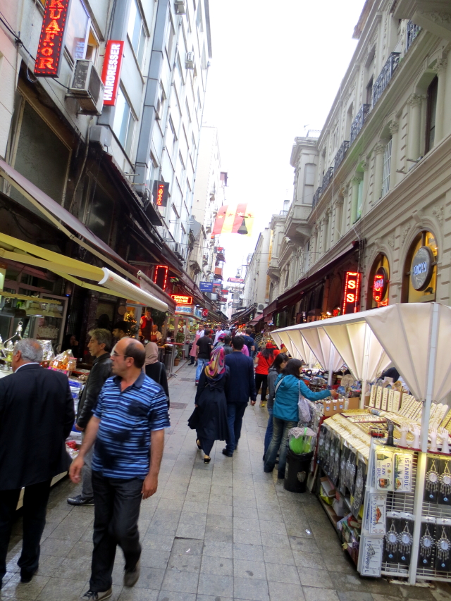 タクシム広場界隈街歩き 4　Taksim, Istanbul, Turkey　2015/06/05　Photo by Kohyuh