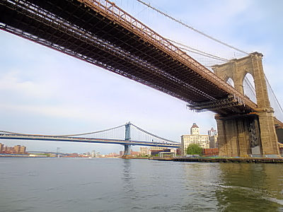 Photo G　イーストリバーに架かるブルックリン橋